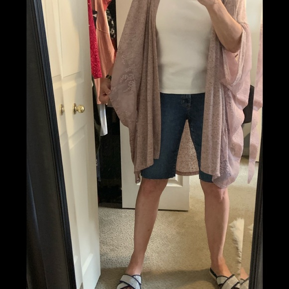 Pretty kimono barely worn - Picture 3 of 8